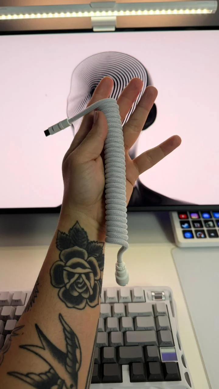 Outros (microfone / webcam) Cabo Coiled Branco com RGB Fractal Cable, seminovo